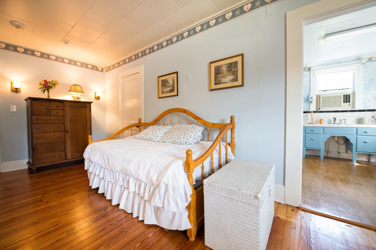 Farnsworth House Bed And Breakfast Маунт-Дора Экстерьер фото